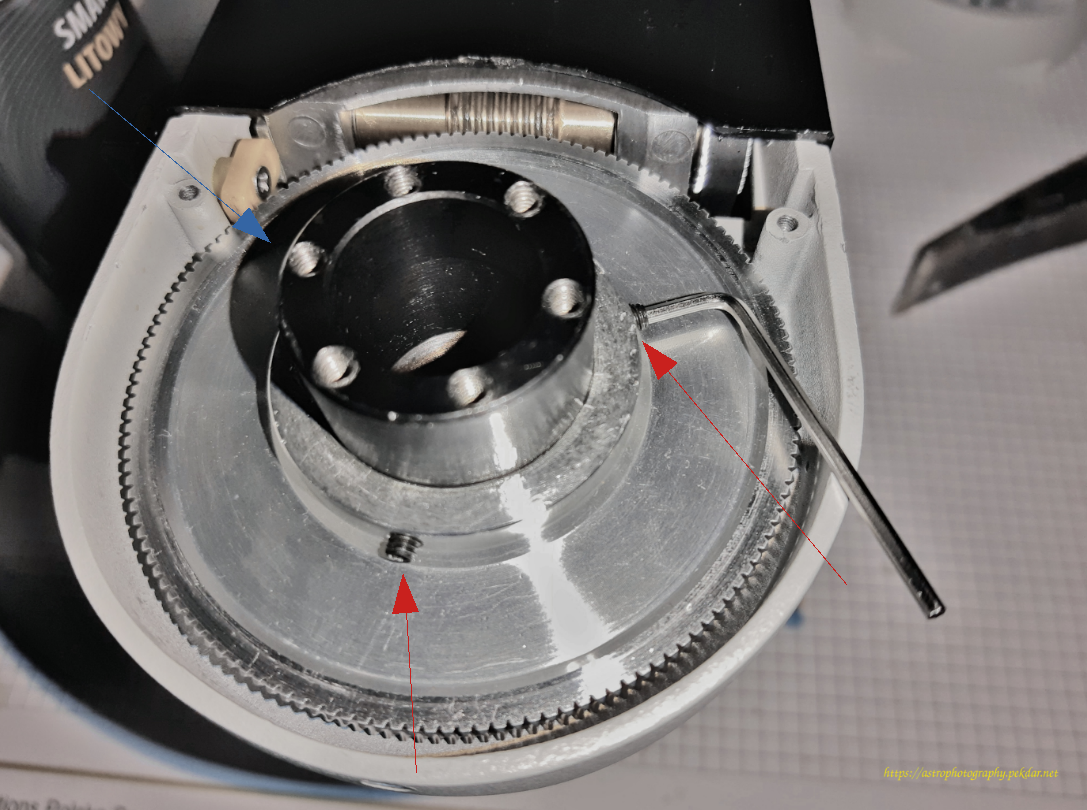 iOptron CEM25P - three screws securing the DEC axle gearwheel
