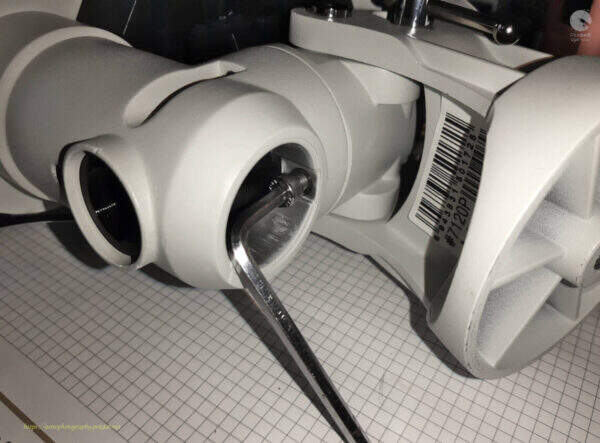 iOptron CEM25P - inner bottom bolt