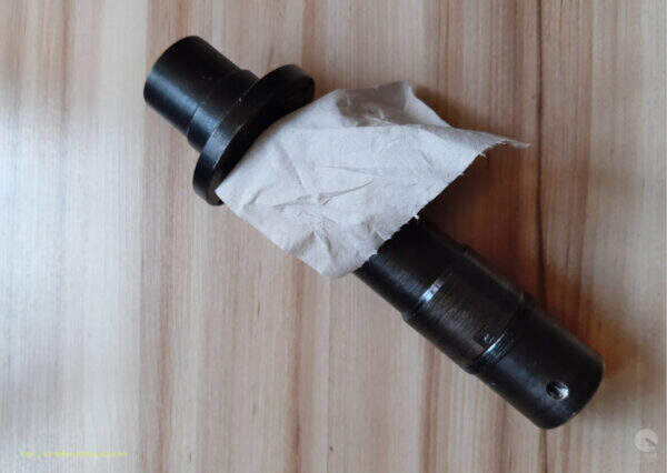 iOptron CEM25P - clean the RA axle sleeve with a paper towel