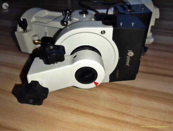 iOptron CEM25P - cap of the polar finder - front