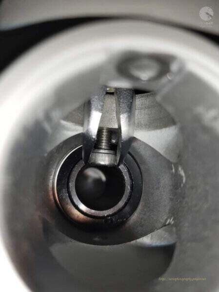 iOptron CEM25P - krótsza śruba do drugiej połowy korpusu