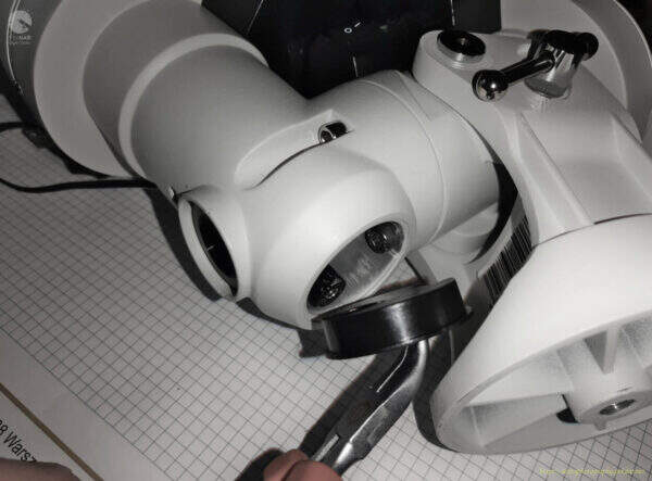 iOptron CEM25P - Zaślepka korpusu osi DEC w iOptron CEM25P