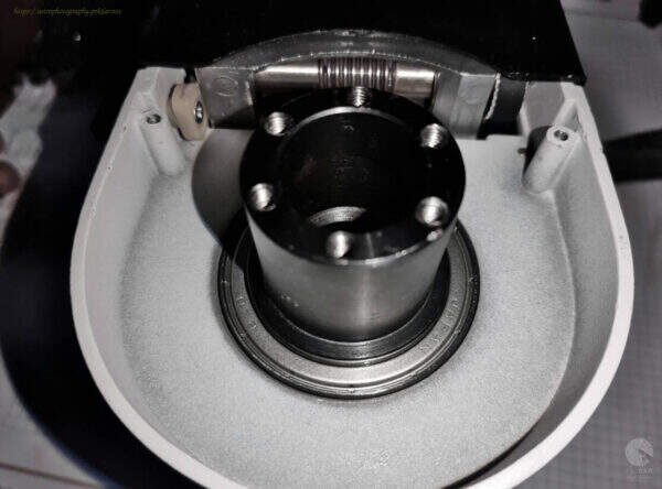 iOptron - oś DEC - tuleja osi na miejscu